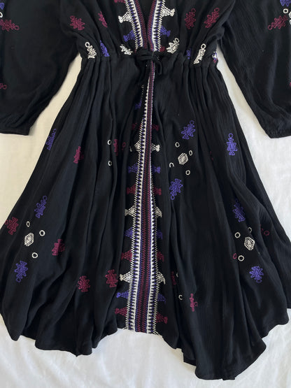 Embroidered Dress S/M/L
